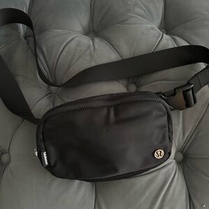 Lululemon everywhere belt bag